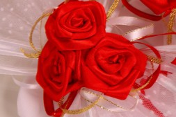 Тройные красные розы на ручки