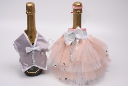 Персиковые наряды на свадебное шампанское