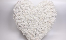 Гигантское сердце белых розГигантское сердце белых роз
