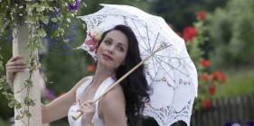 Кружевной зонтик для свадьбы цвета айвори