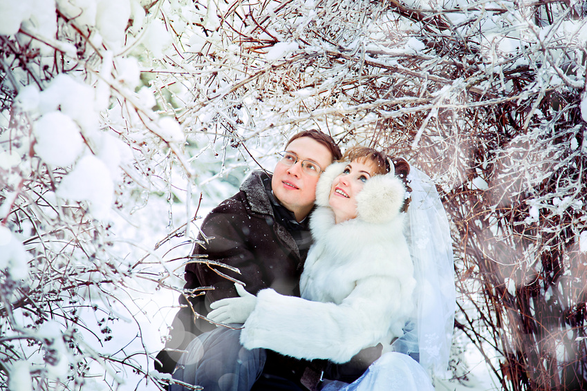 Красивое зимнее свадебное фото